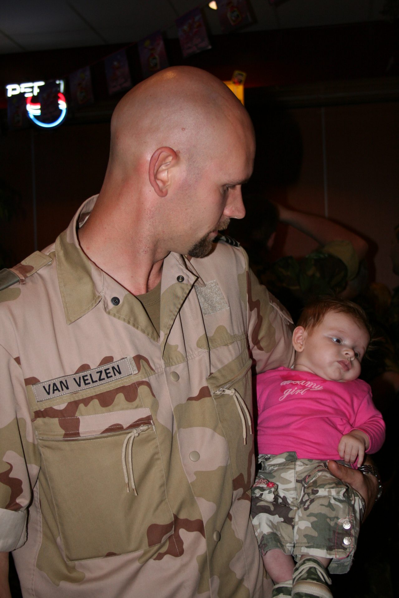 Martin in 2007, met zijn dochter in zijn arm